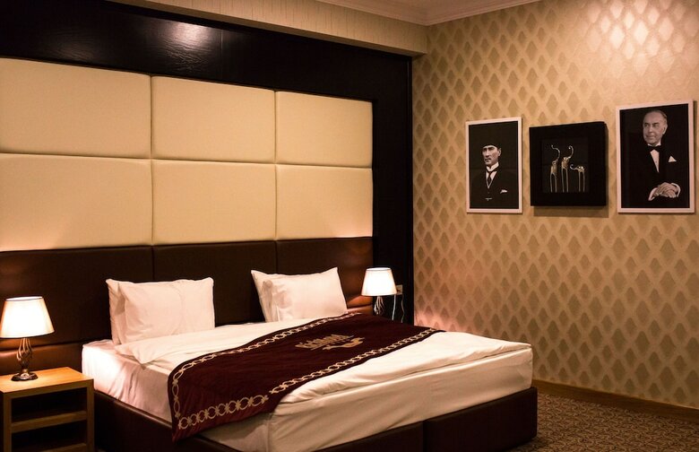 Rich Hotel