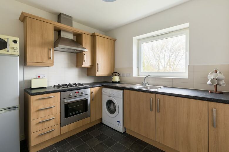 Luxury Two Bed Apartment With Parking - Wolverhampton