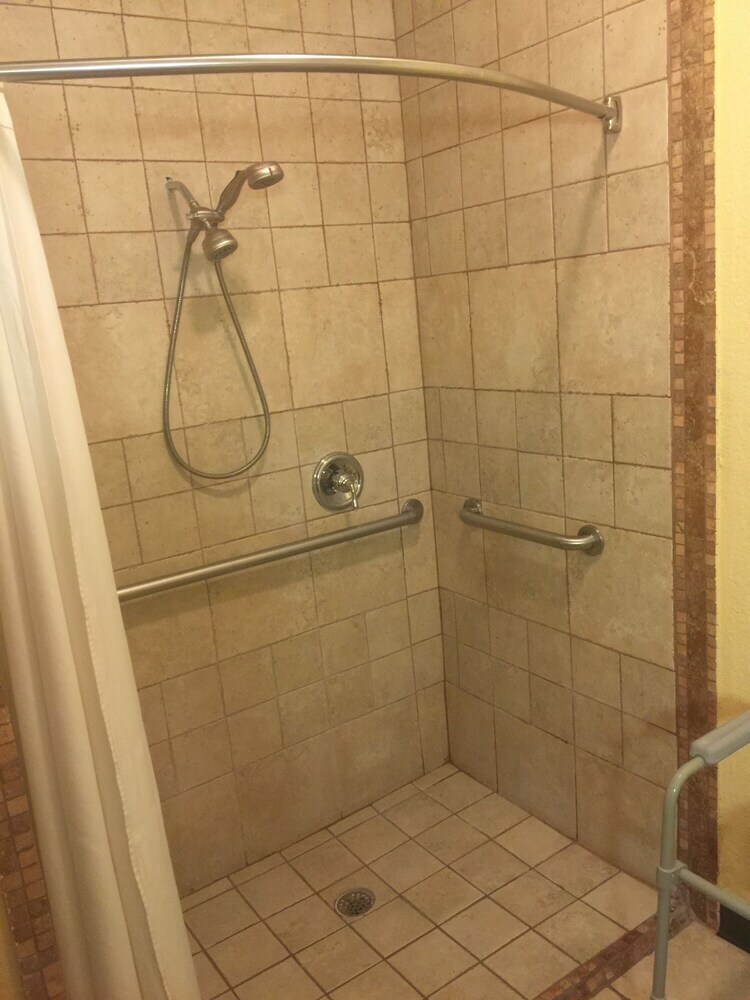 Hotel Ameriksuites Laredo Behind Mall Del Norte