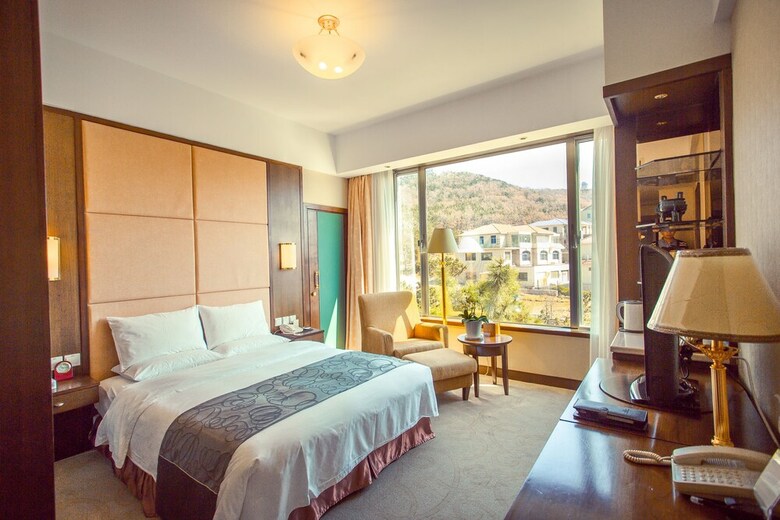 Golden Bay Hotel