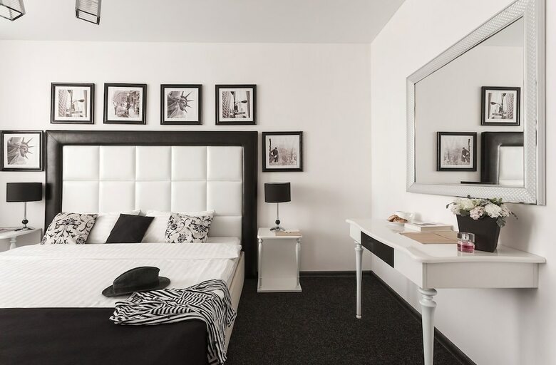 Hotel White House