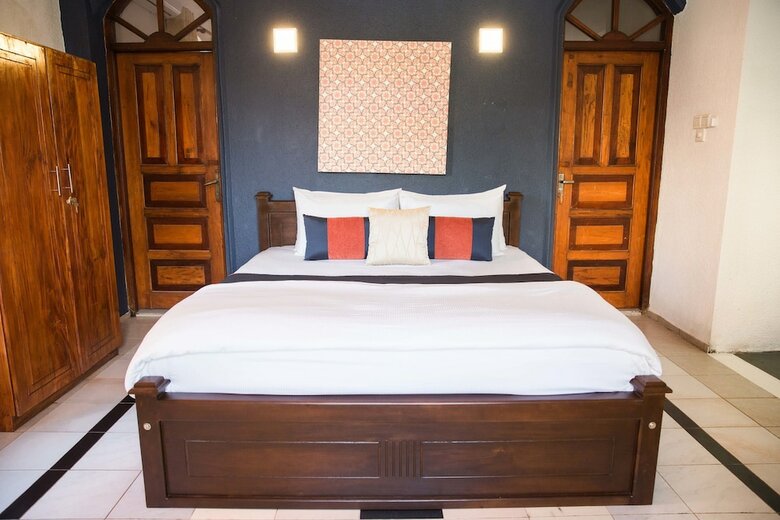 Marine Six Hotel