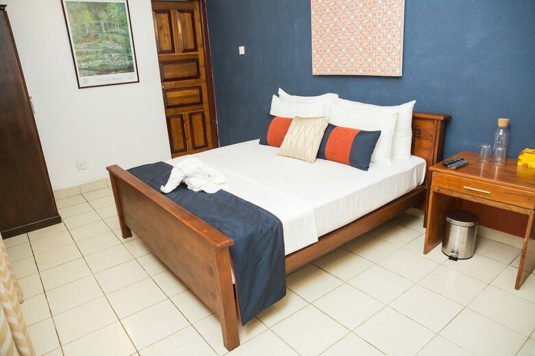 Marine Six Hotel