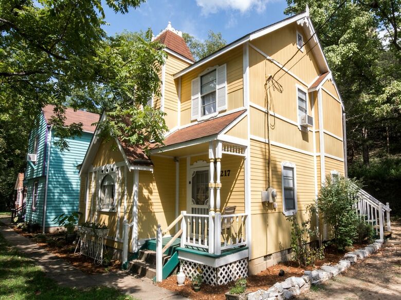 Hotel Cottages On Main