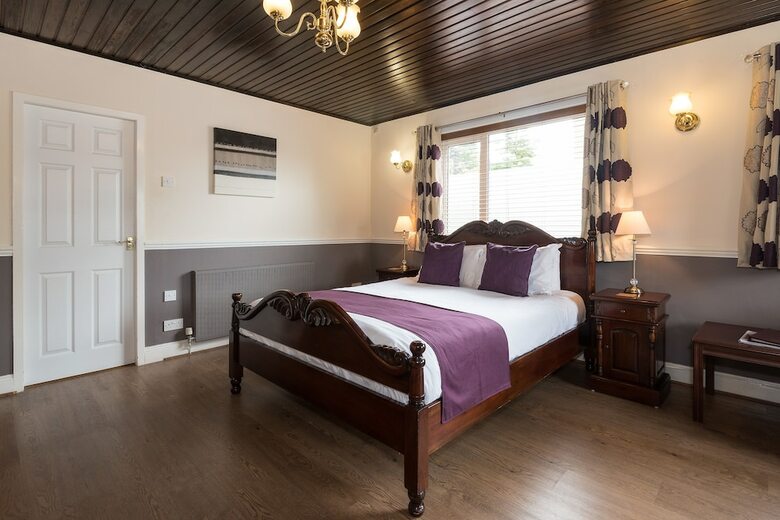 Hotel The Claymore Guest House