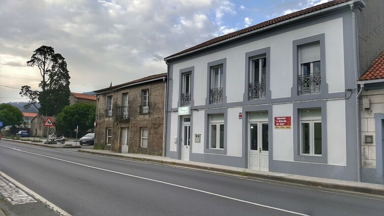 Hostal Albergue Cruces de Iria