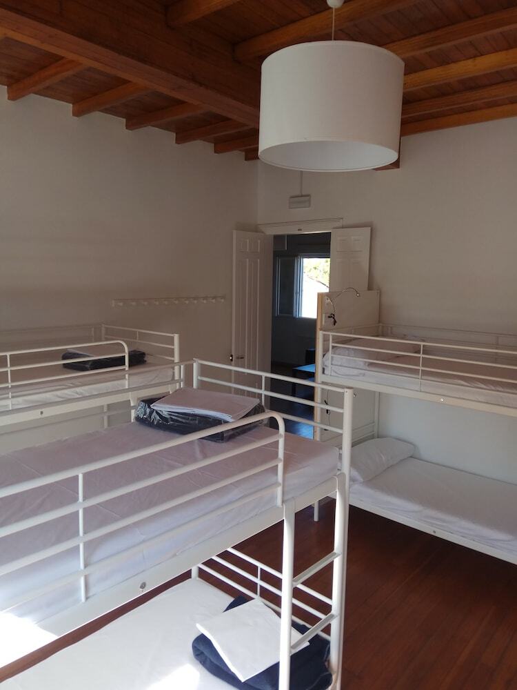 Hostal Albergue Cruces de Iria