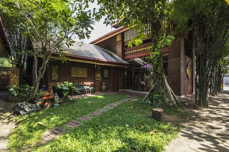 Hotel Irawadee Resort