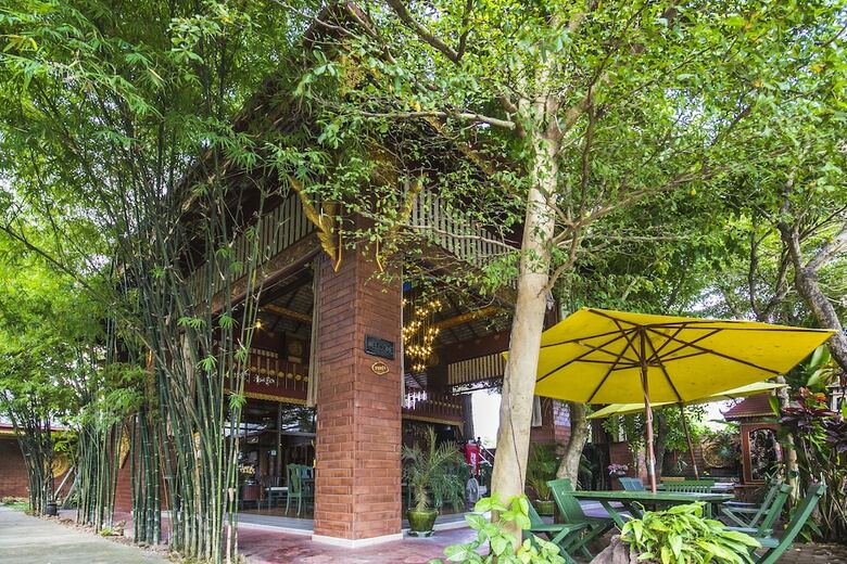 Hotel Irawadee Resort