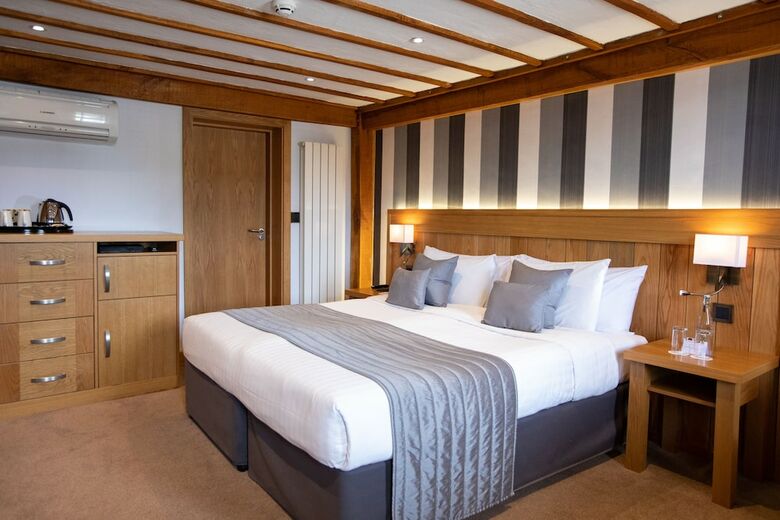 Tewin Bury Farm Hotel