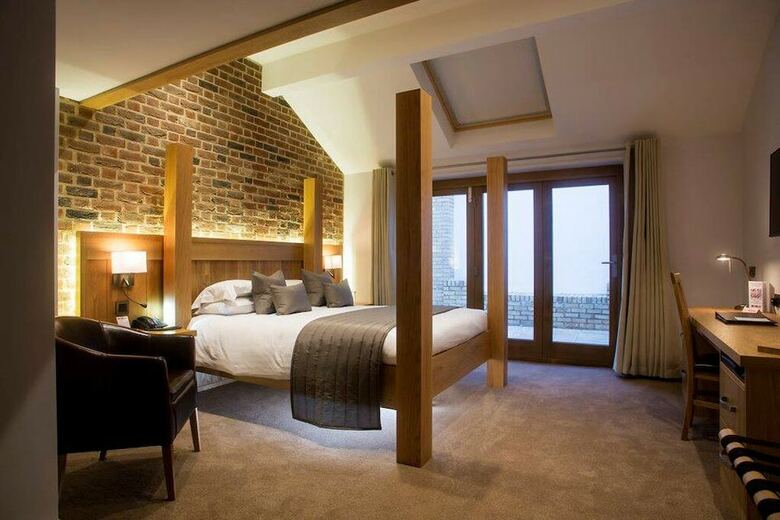 Tewin Bury Farm Hotel