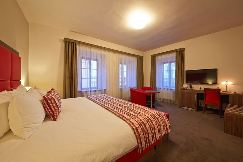 Nelly Kelly's Hotel