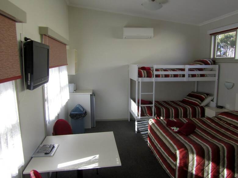 Highlander Haven Motel