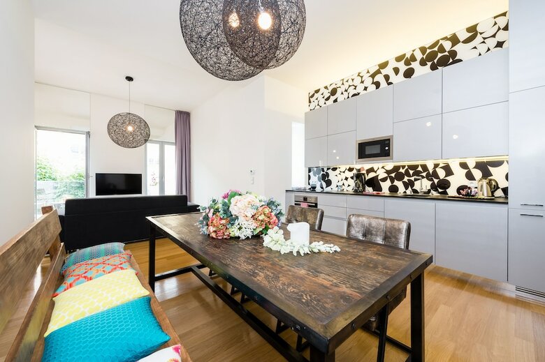 Empirent Aquarius Apartments