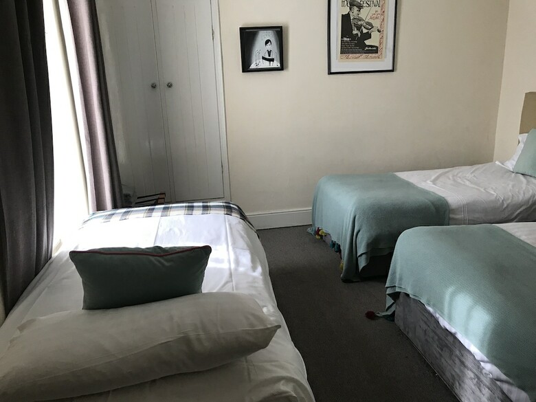 Hotel Rolling Wave Guesthouse