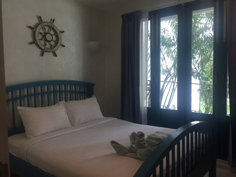The Che Pool Access Beachfront Condo By Away