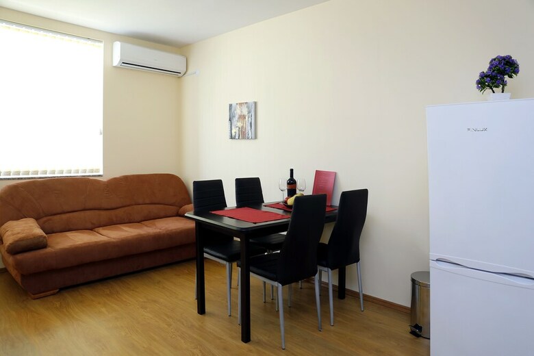 Sea Garden Apartment