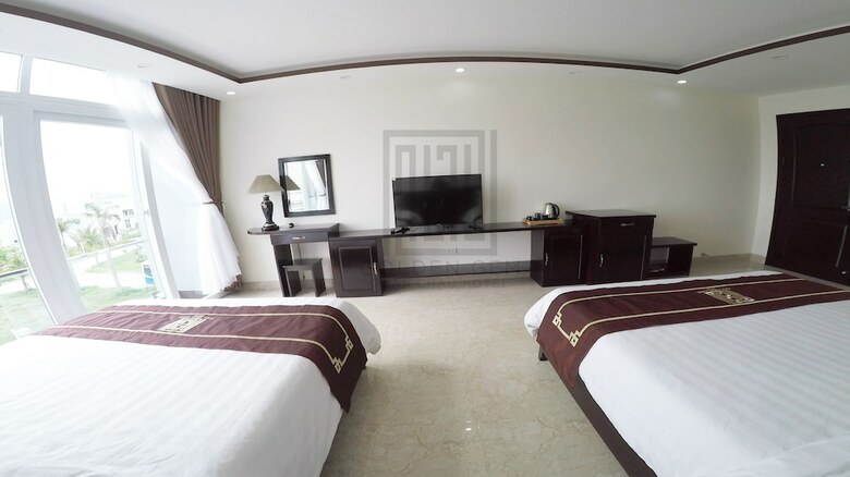 Golden Gem Tuan Chau Hotel