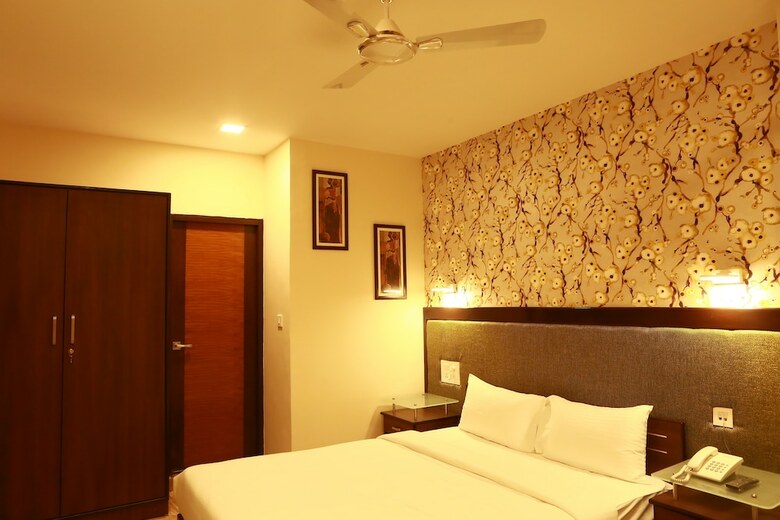 Breeze Suites Transit Hotel
