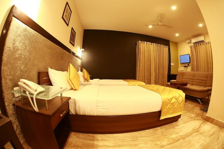 Breeze Suites Transit Hotel