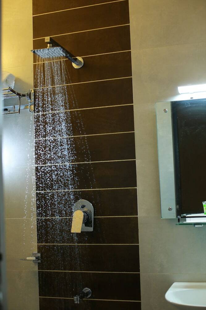 Breeze Suites Transit Hotel