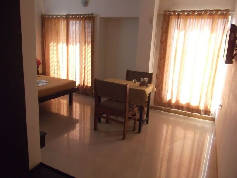 Hotel Nisarg Lounge