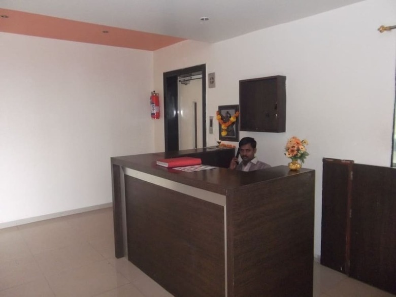 Hotel Trimurti Pride