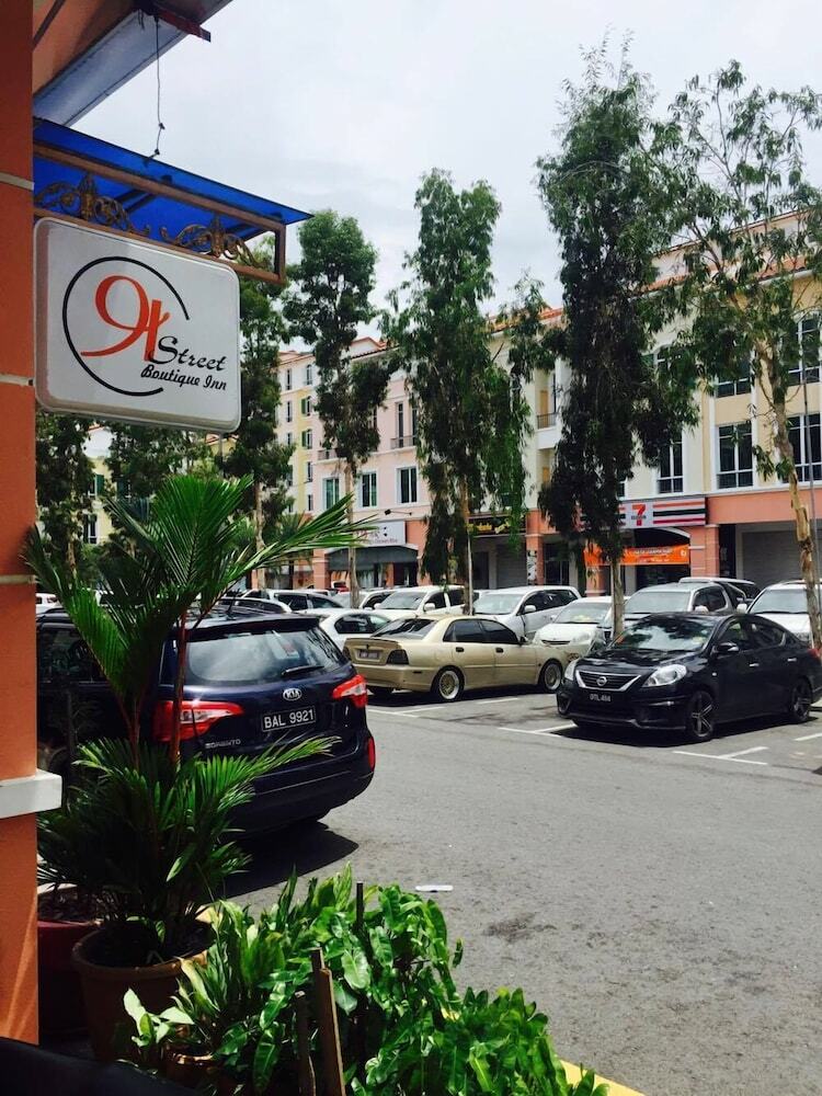 Hotel 91 Street Boutique Inn