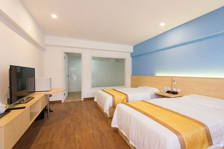 Hotel St Holiday