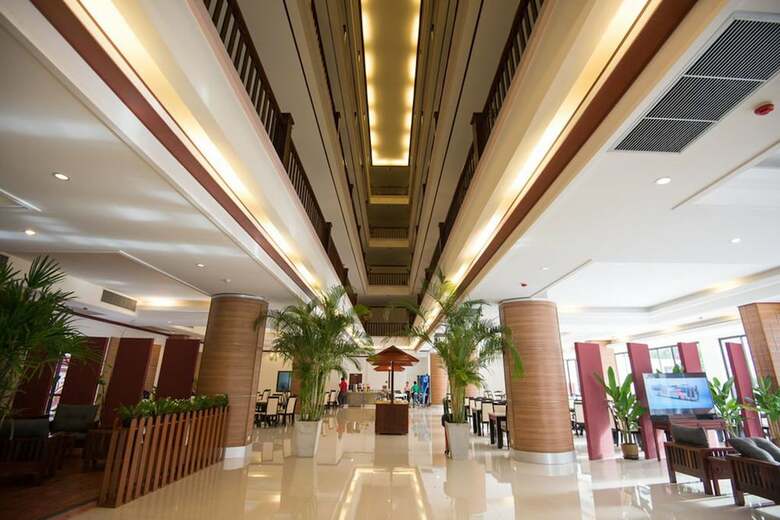 Hotel St Holiday