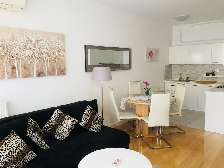 Aparthotel West Side Gallery Apartments