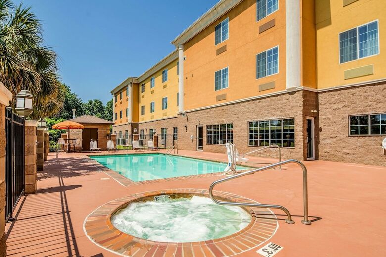 Hotel Comfort Suites Alexandria