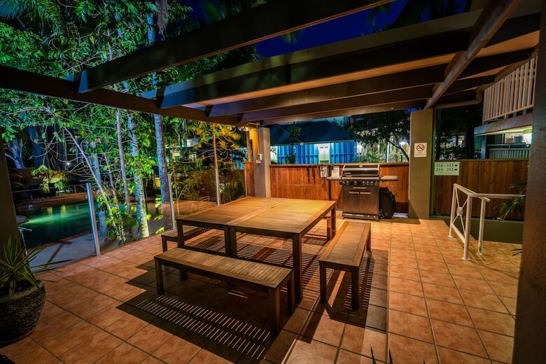 Hotel Paradise On The Beach Resort - Palm Cove