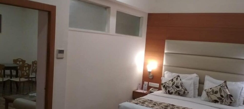 Grand Continental Hotel�