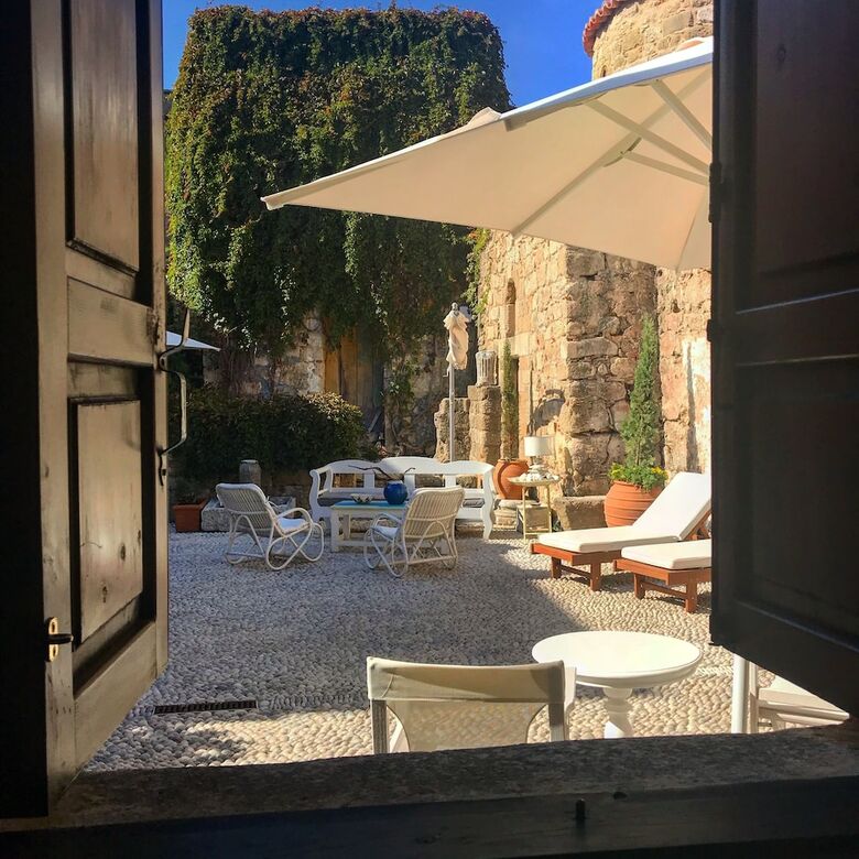 Saint Artemios Hotel And Oriental Suites