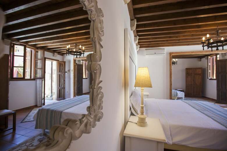 Saint Artemios Hotel And Oriental Suites