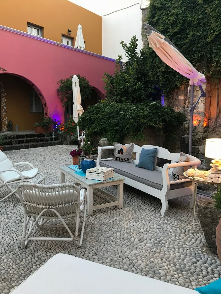 Saint Artemios Hotel And Oriental Suites