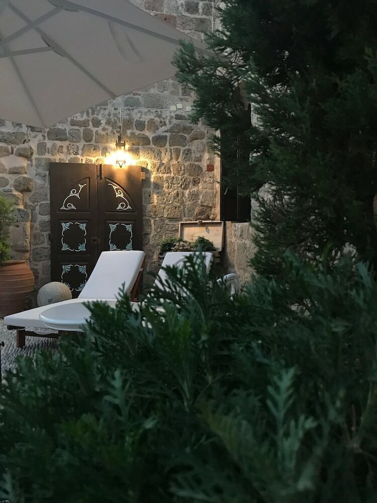 Saint Artemios Hotel And Oriental Suites