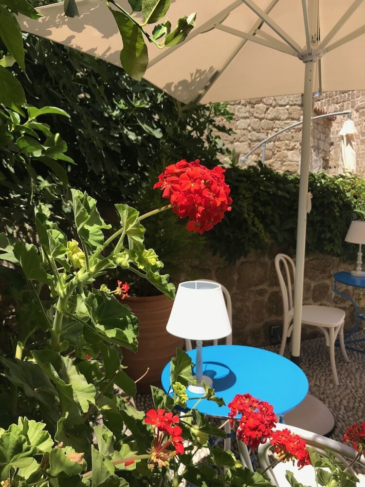 Saint Artemios Hotel And Oriental Suites