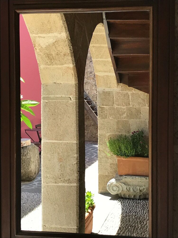 Saint Artemios Hotel And Oriental Suites