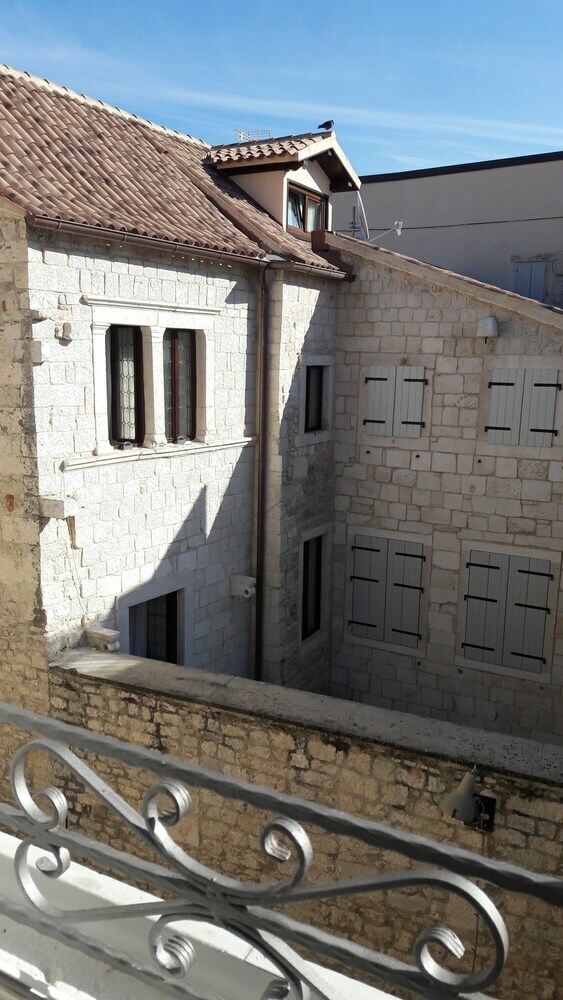 Apartamentos Gothic Palace - Luxury Rooms