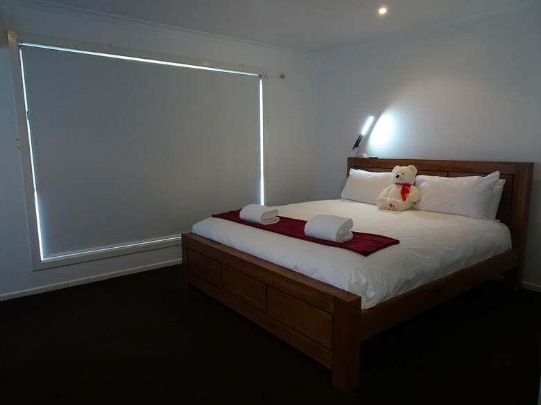 Sea Views At Aqualuna - 3 Bed Apartment