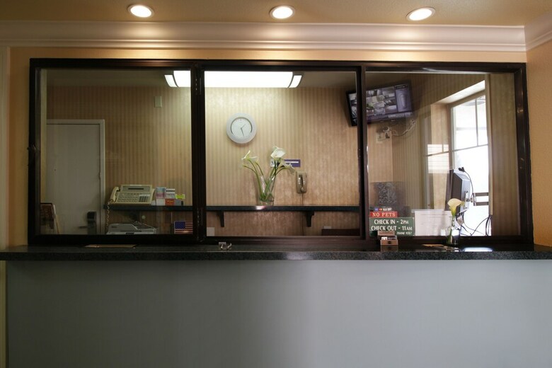 Hotel Mirage Inn And Suites