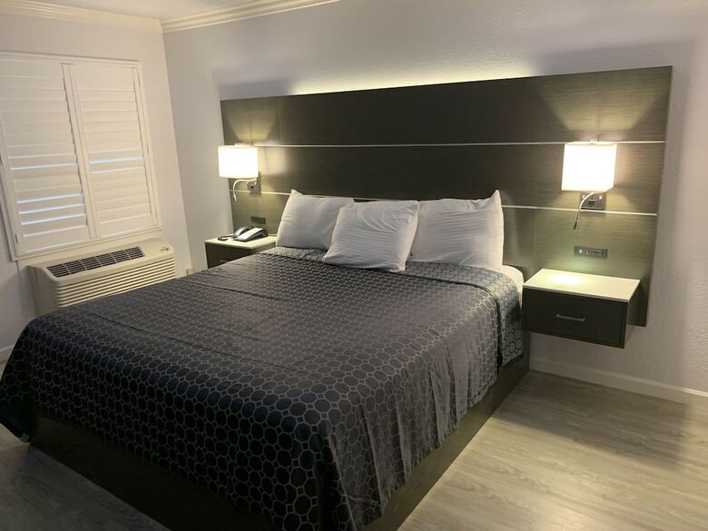 Hotel Mirage Inn And Suites