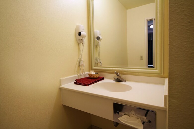 Hotel Mirage Inn And Suites