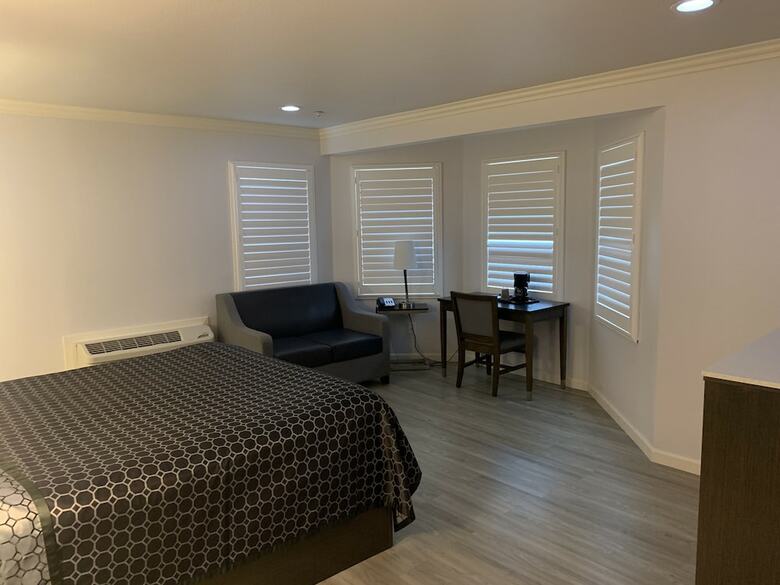 Hotel Mirage Inn And Suites