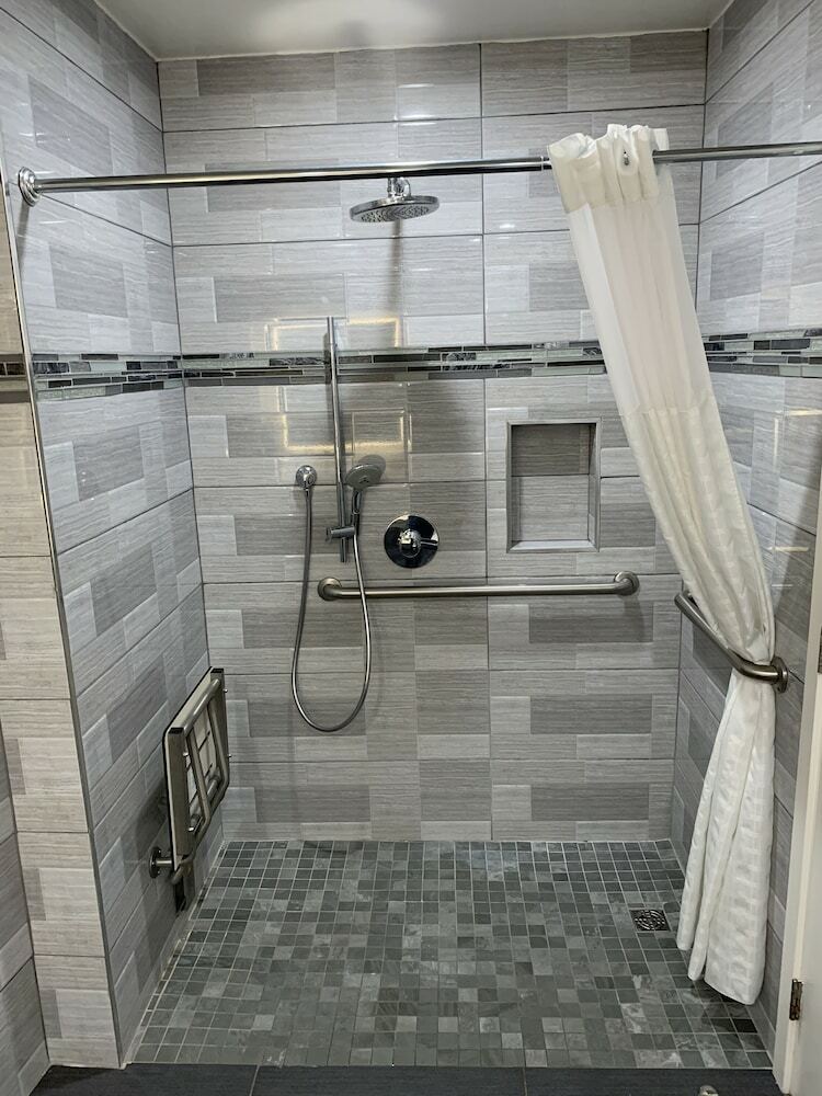 Hotel Mirage Inn And Suites