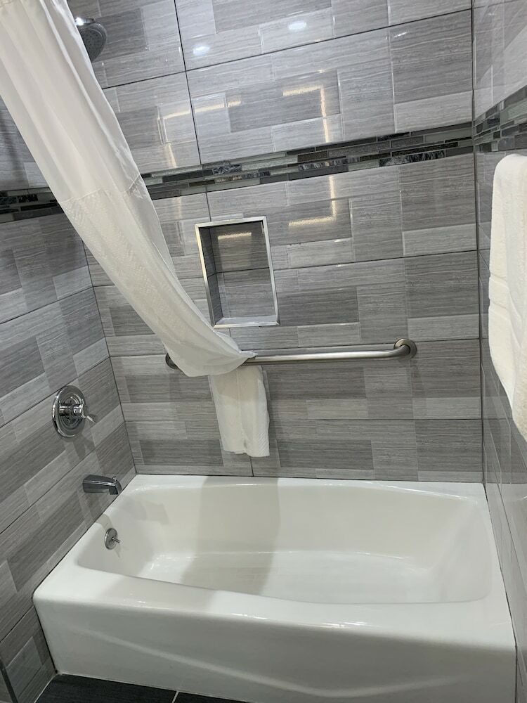 Hotel Mirage Inn And Suites