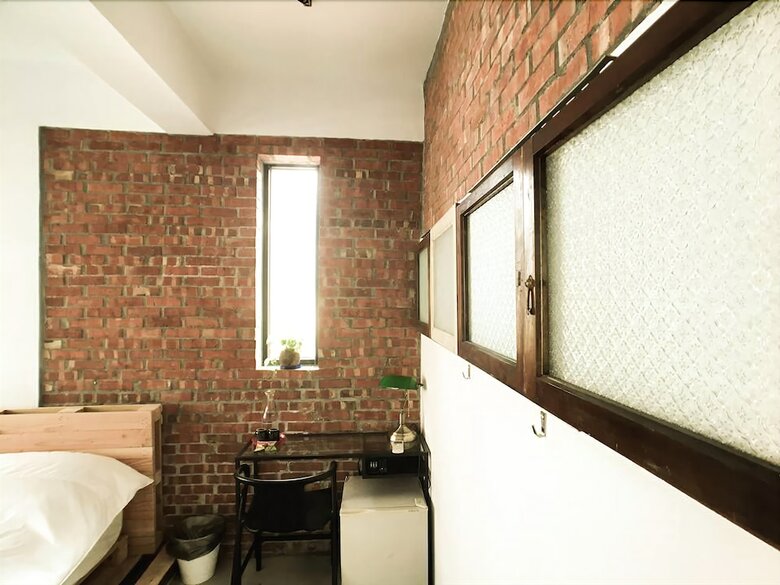 Hotel 9-1 House
