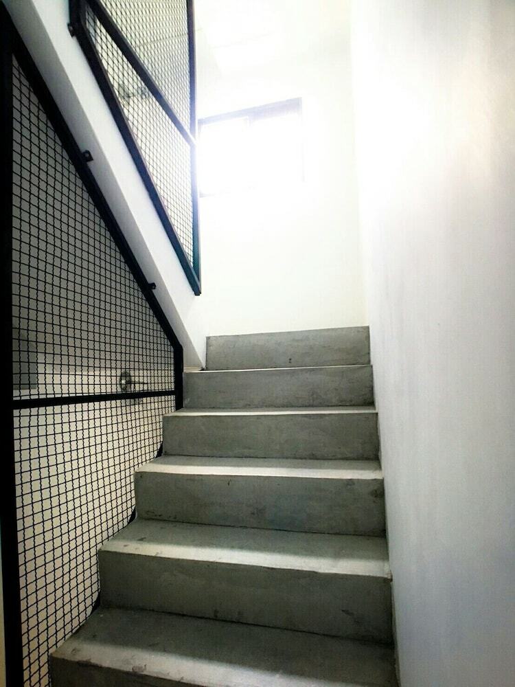 Hotel 9-1 House